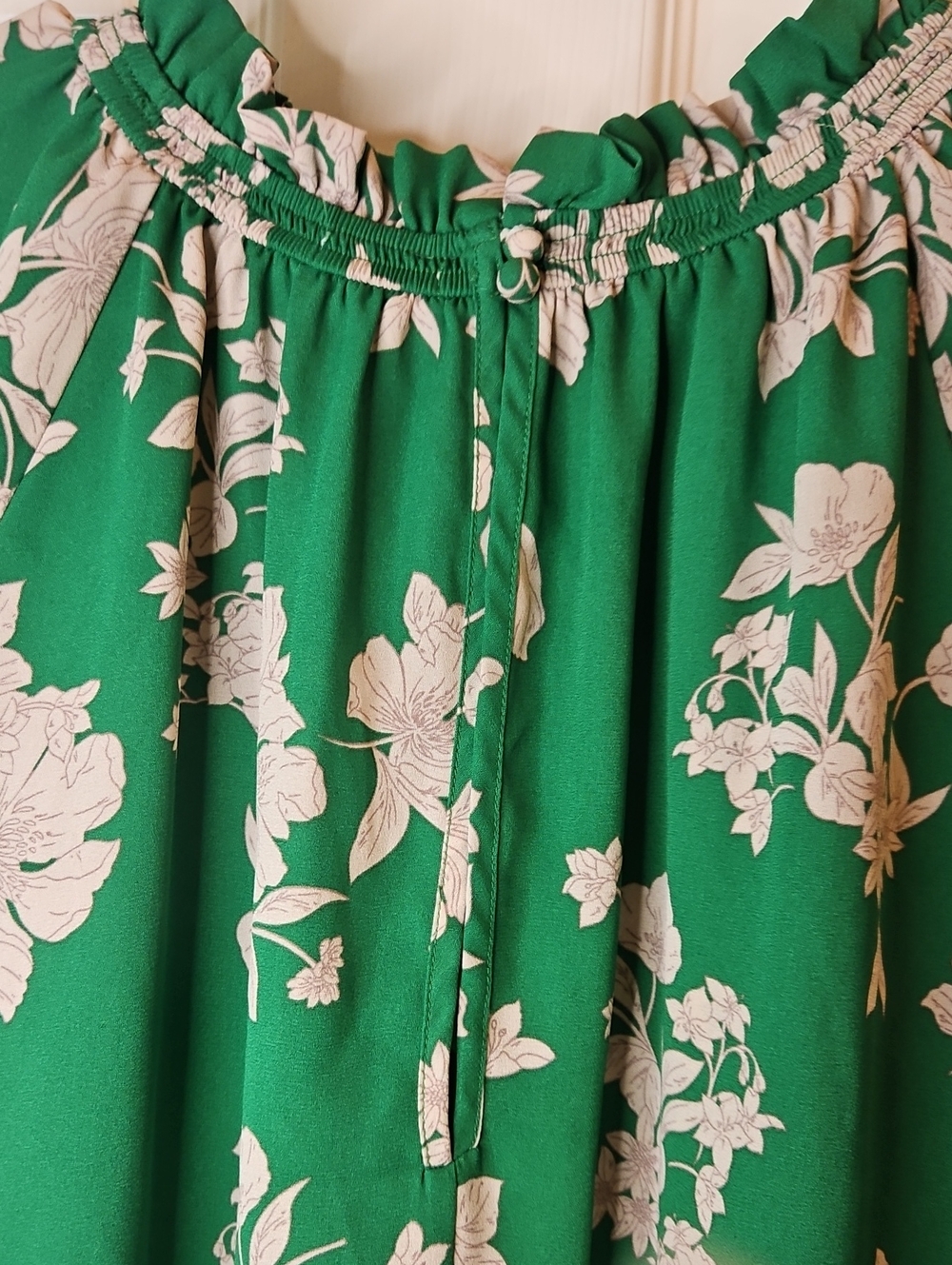 Sienna Sky Green Floral Ruffled Neckline Blouse, Sz Lg, EC, P2P 25" - Picture 4 of 7